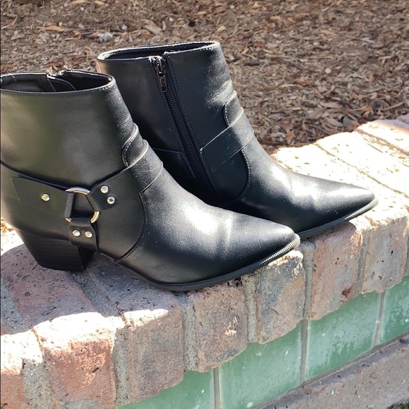 Qupid Shoes - Adorable booties